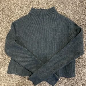 🛍️ VICI high neck cropped sweater